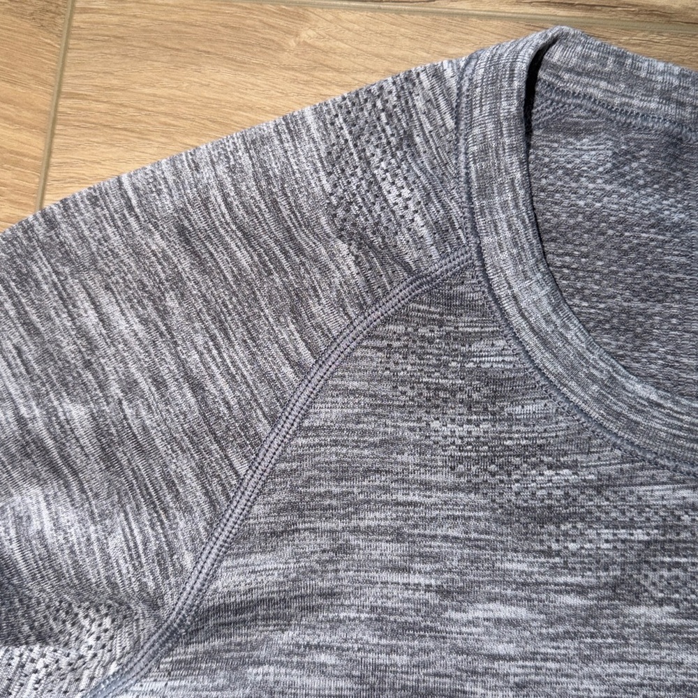 lululemon Swiftly Tech Long Sleeve Crew designed for running and training size 4 - Picture 6 of 6